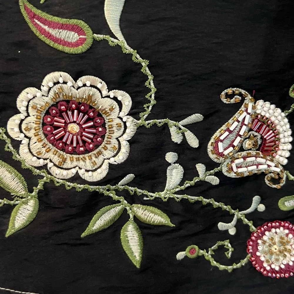 Gorgeous Sugar Lips Boutique skirt w/beaded & embroidered flowers, sateen tie - Picture 2 of 5